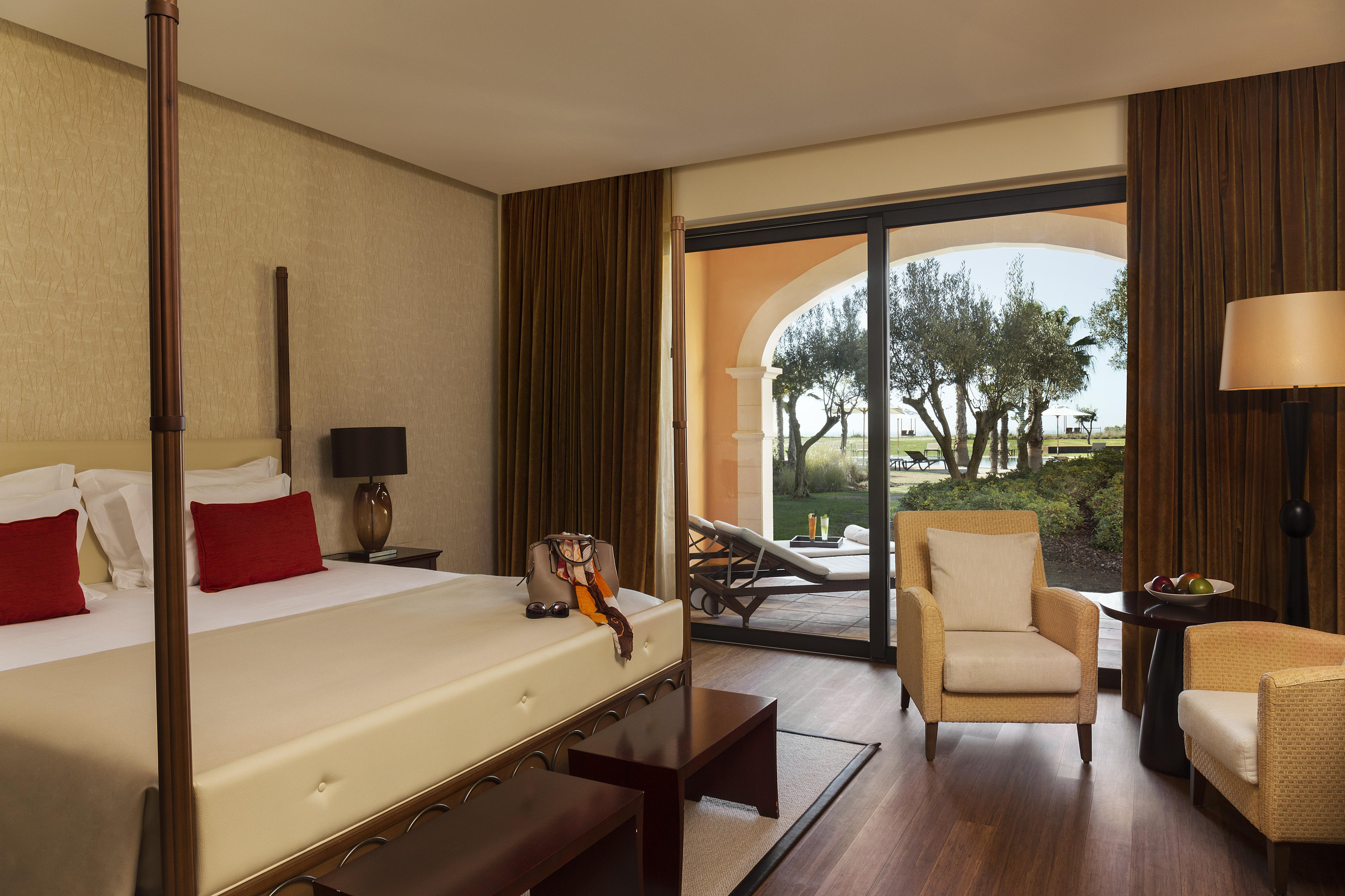 Cascade Wellness Resort Lagos Dış mekan fotoğraf A room at the resort