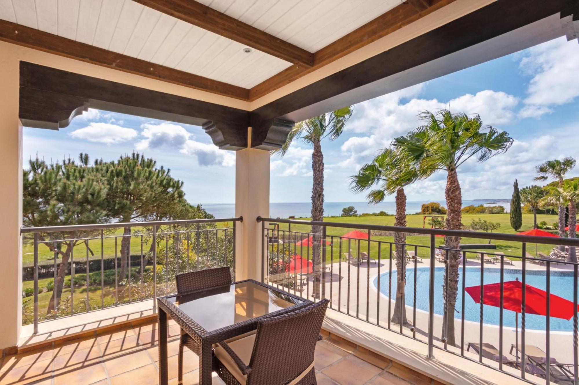 Cascade Wellness Resort Lagos Dış mekan fotoğraf Balcony at the La Jolla Shores Hotel