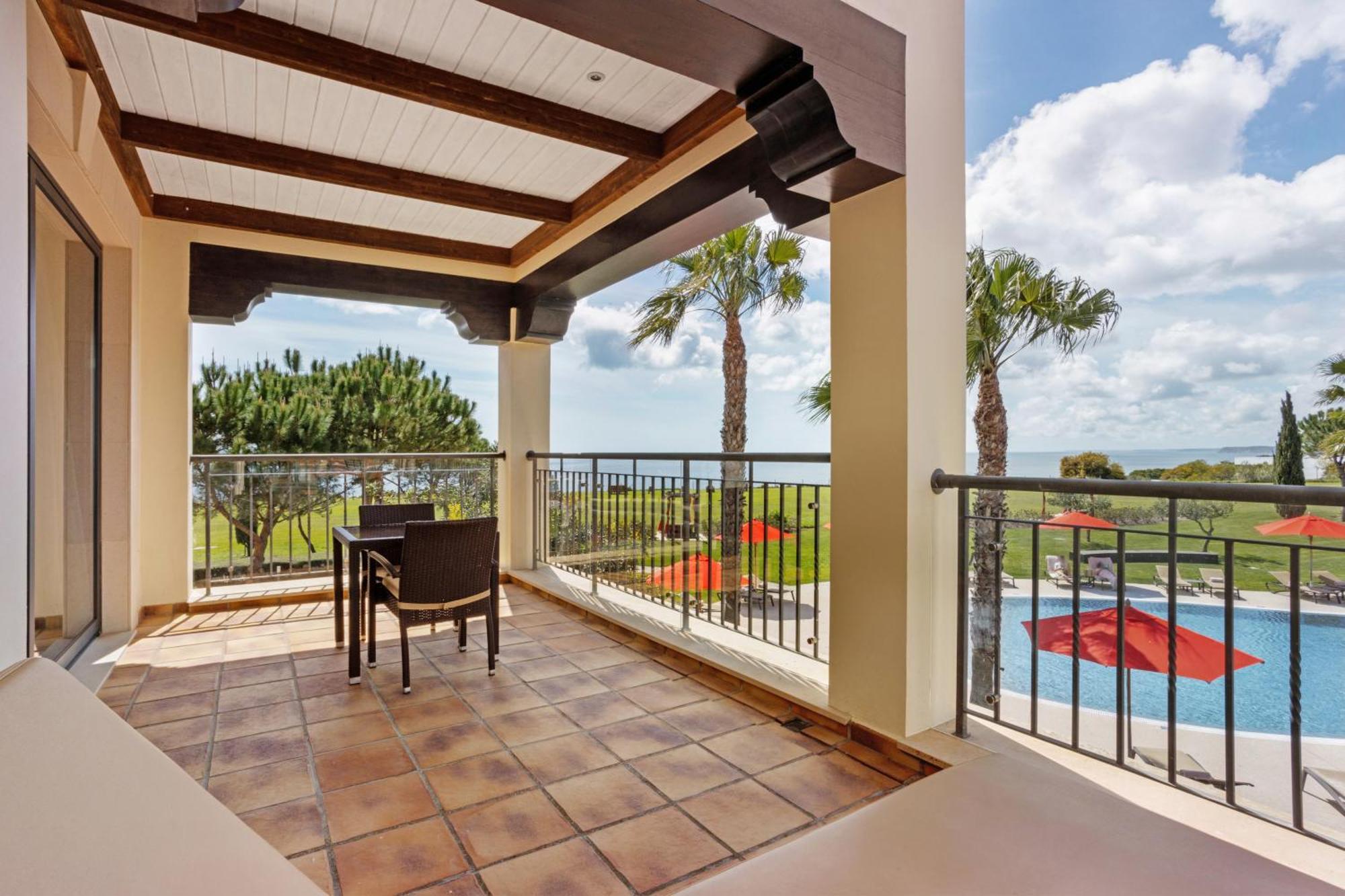 Cascade Wellness Resort Lagos Dış mekan fotoğraf A balcony at the Hilton La Romana