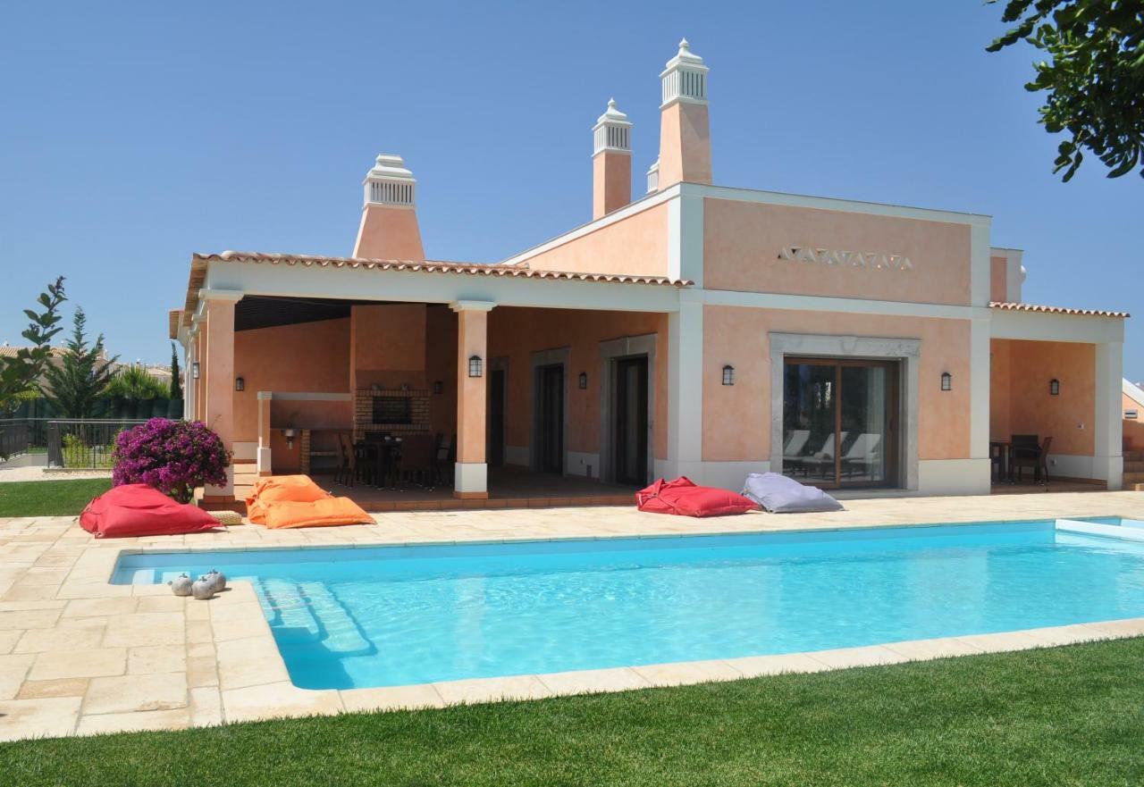 Cascade Wellness Resort Lagos Dış mekan fotoğraf A villa in Quinta do Lago, Algarve, Portugal